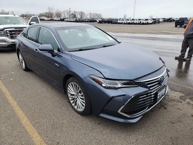 Toyota Limited 4dr Front-Wheel Drive — миниатюра 1