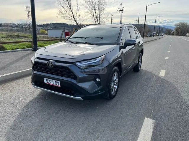 Toyota LE 4dr Front-Wheel Drive Autom — миниатюра 1