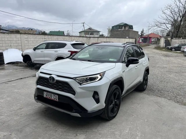 Toyota XSE 4dr All-Wheel Drive CVT — миниатюра 1
