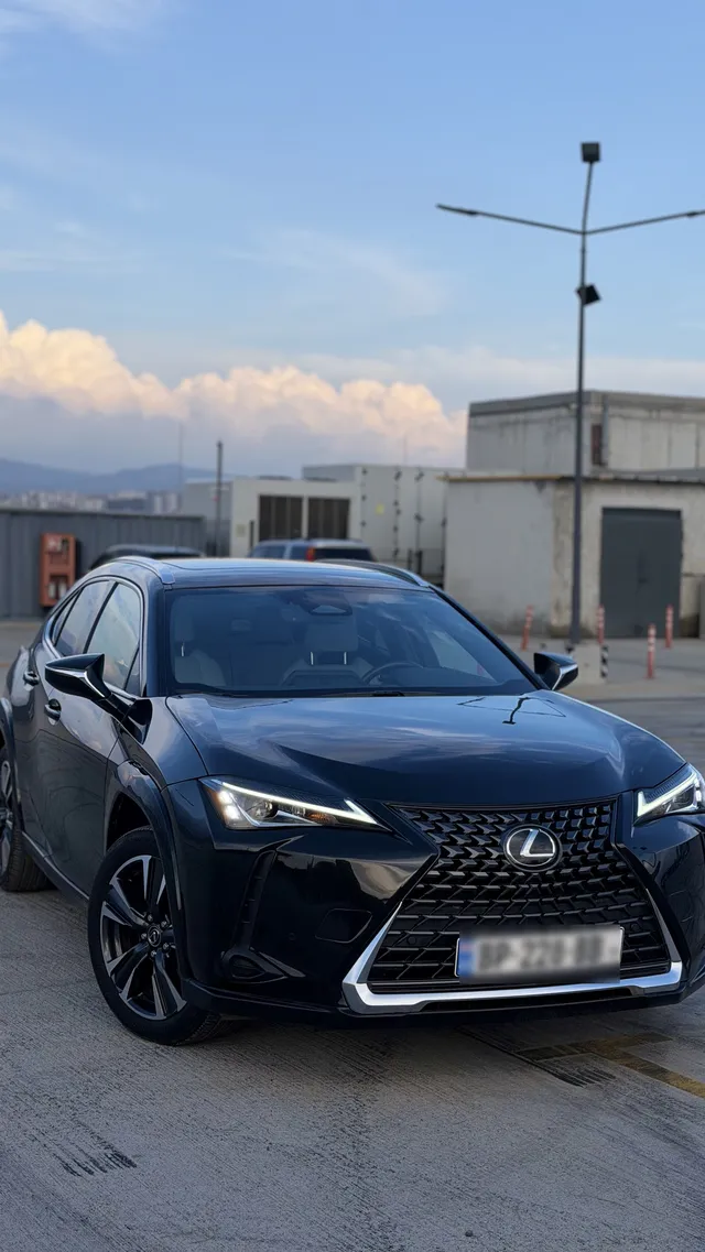 Lexus UX300 BASE — миниатюра 1