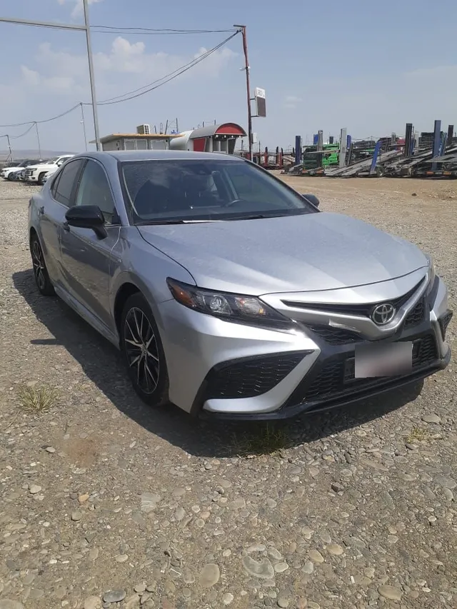 Toyota SE Nightshade 4dr Front-Wheel — миниатюра 1