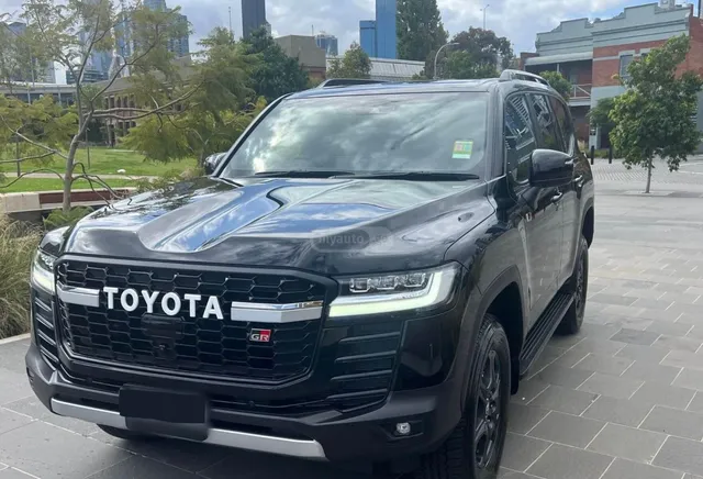 Toyota 300 GR-SPORT — миниатюра 1