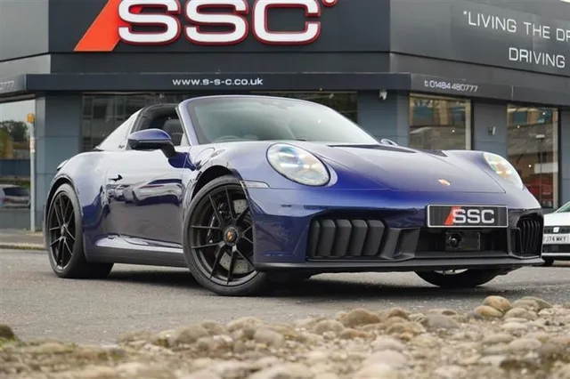 Porsche Carrera GTS Porsche 911 3.6 T-Hybrid 992 Carrera 4 GTS Convertible 2dr Petrol Hybrid PDK 4WD Euro 6 (s/s) (541 ps) — миниатюра 1