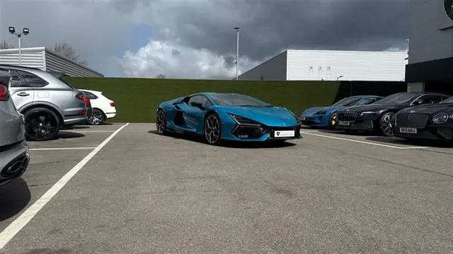 Lamborghini Revuelto Lamborghini Revuelto 6.5 V12 1015 PHEV 2dr DCT — миниатюра 1
