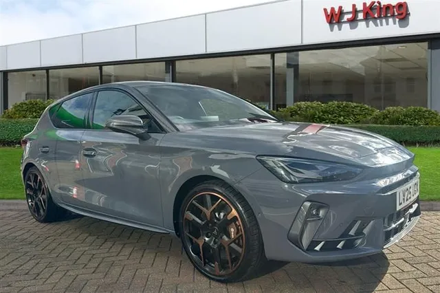Cupra Leon Cupra Leon NF 1.5 Ehybrid 25.8kwh Vz3 Hatchback 5dr Petrol Plug In Hybrid Dsg Euro 6 (s/s) (272 Ps) — миниатюра 1