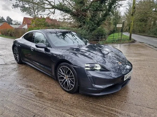 Porsche Taycan Porsche Taycan Performance Plus 93.4kWh Saloon 4dr Electric Auto RWD (11kW Charger) (476 ps) — миниатюра 1