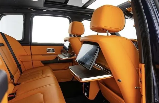 Rolls-Royce Cullinan Rolls-Royce Cullinan 6.75 V12 SUV 5dr Petrol Auto 4WD Euro 6 (563 bhp) — миниатюра 1