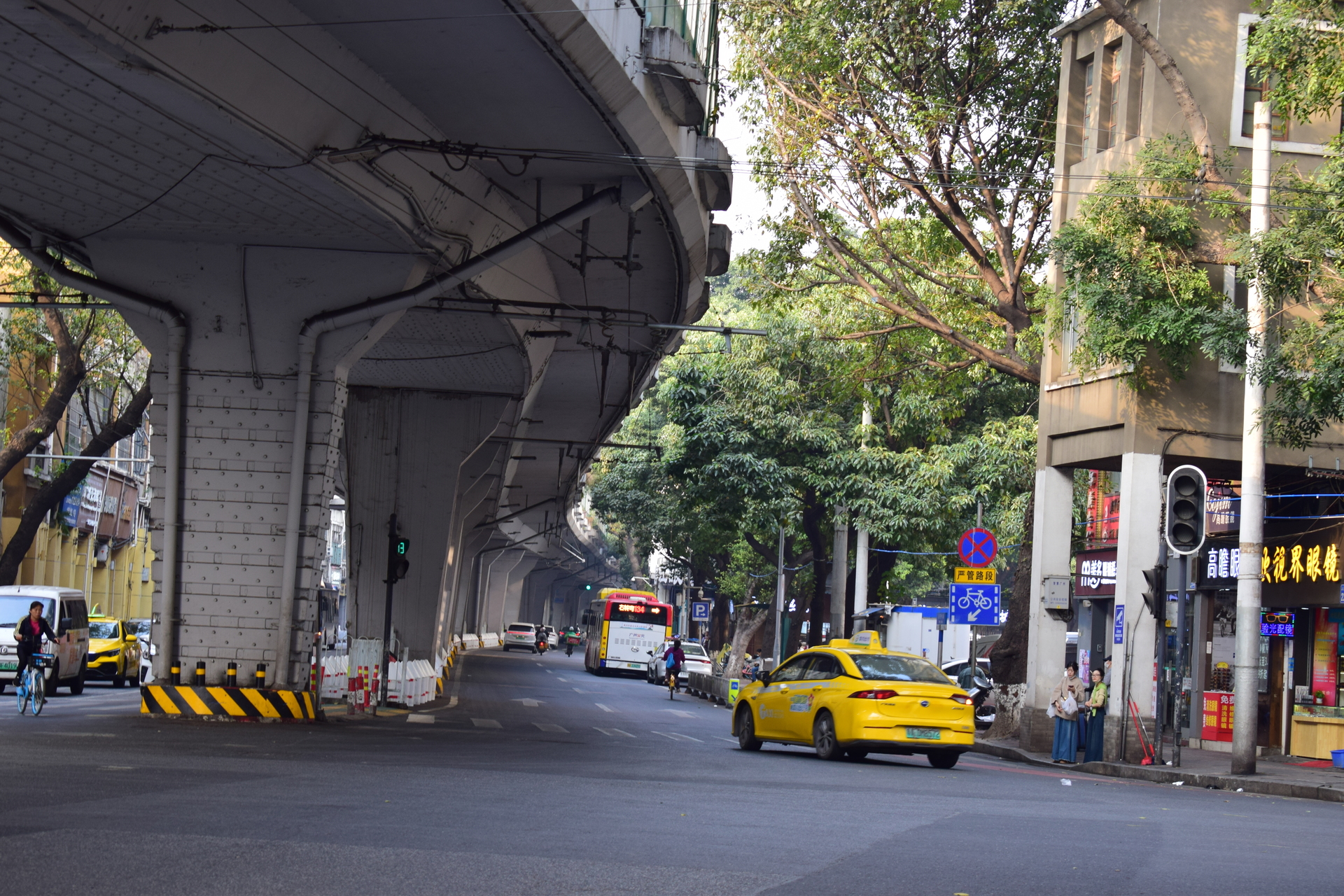 beautiful_cross_and_second_level_street.JPG