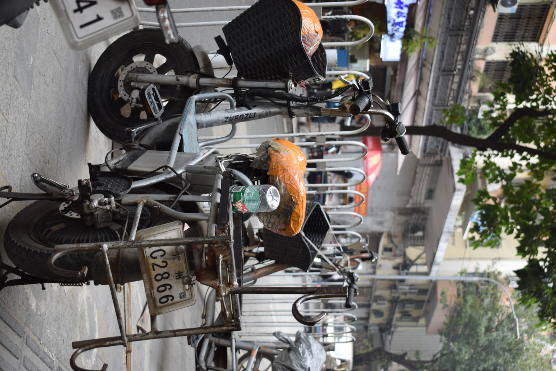 motorbicycle_that_can_hang_baggage.JPG