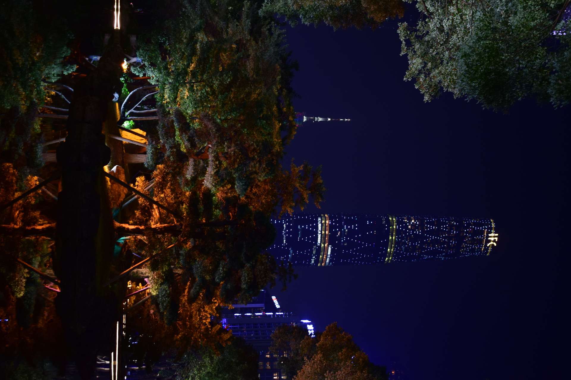 night_skyscraper_2.JPG