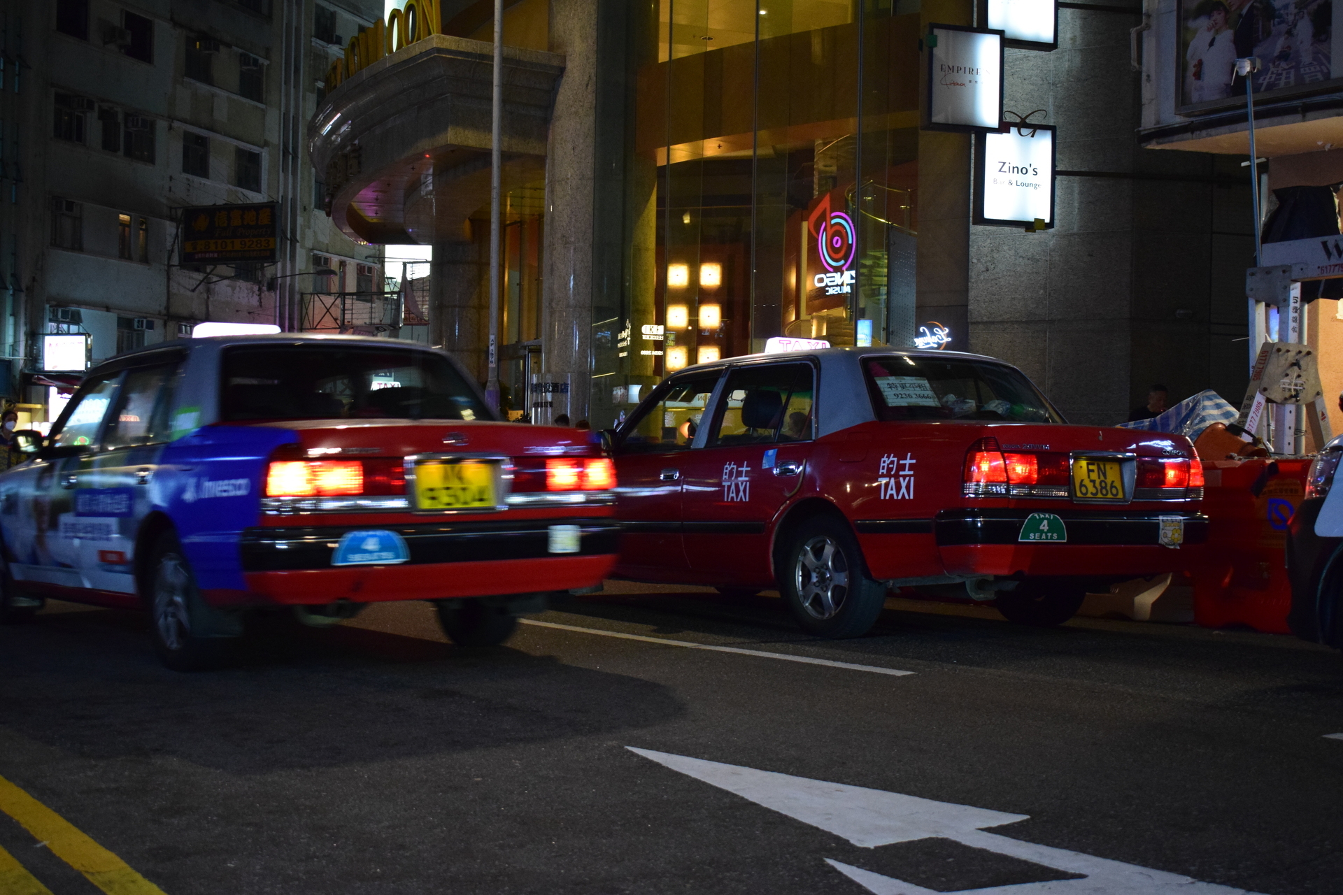 taxi_in_night_in_movement