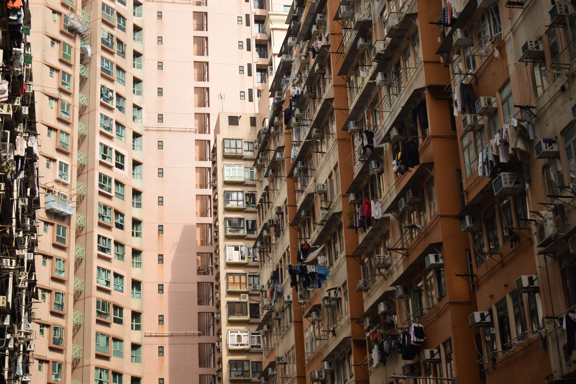 usual_tight_hongkong_street