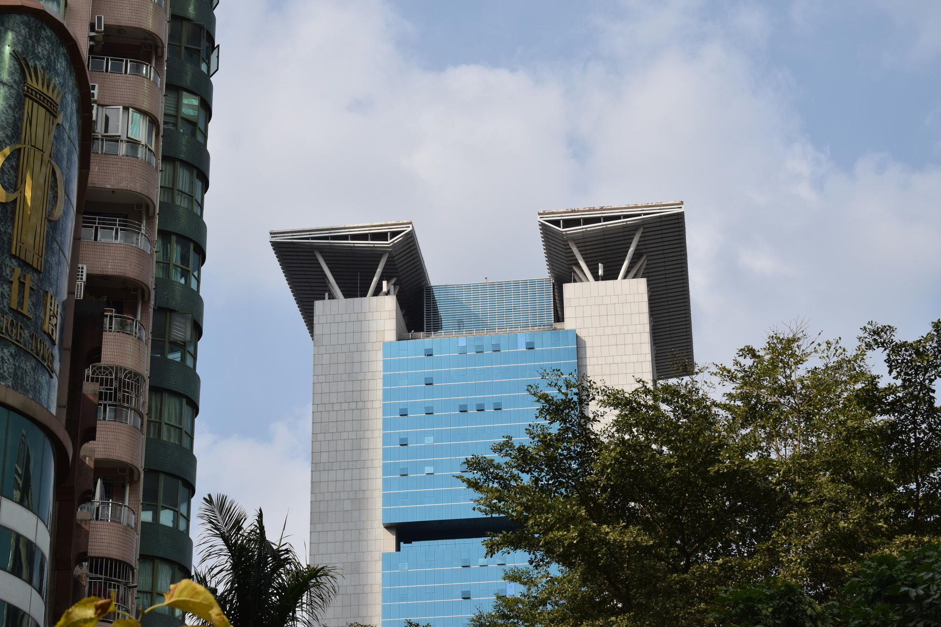 building_with_strange_shape.JPG