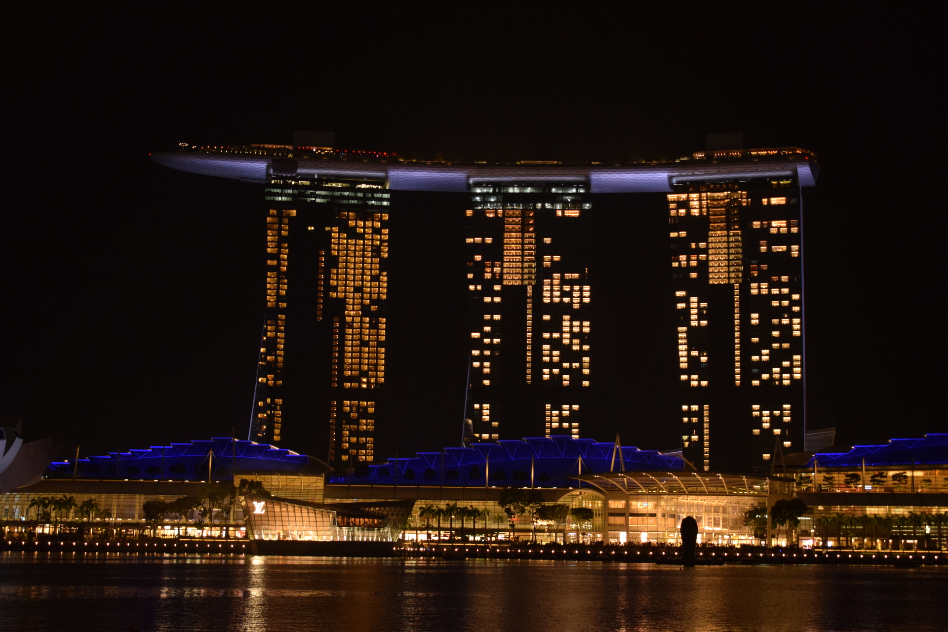 maria_bay_in_night