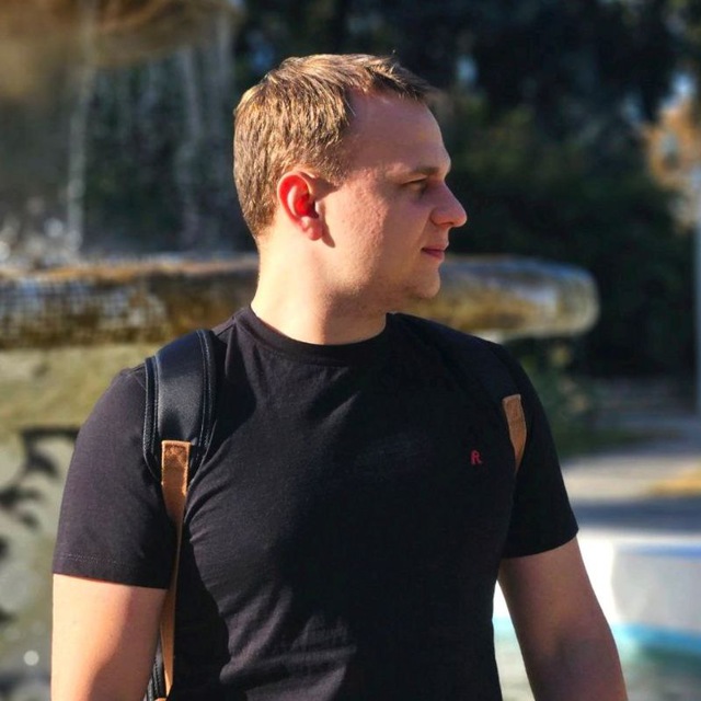 Владислав Иванов