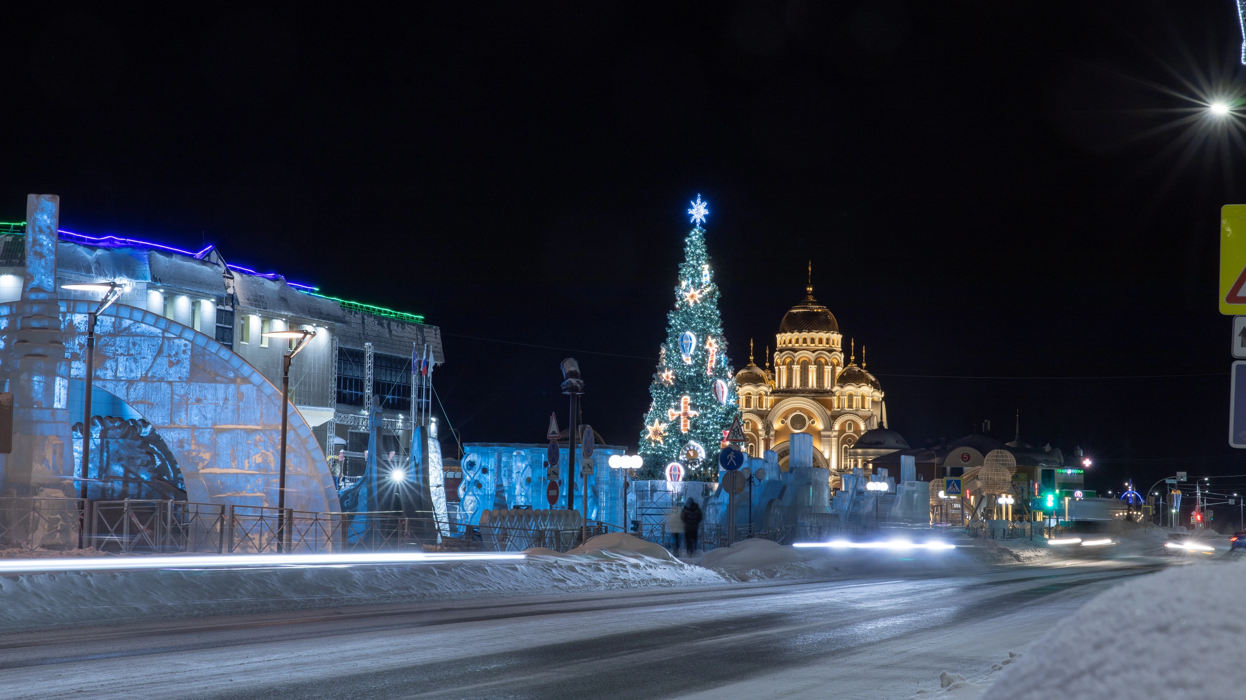 Салехард украсили новогодние открытки времен СССР