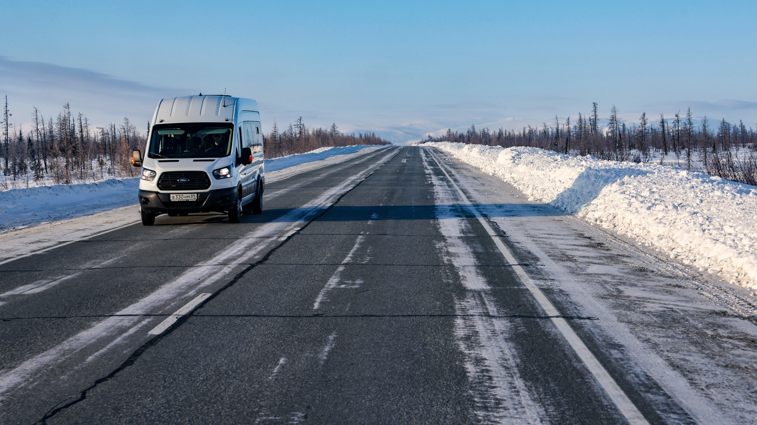 Движение на трассе из Нового Уренгоя возобновилось после обрыва проводов