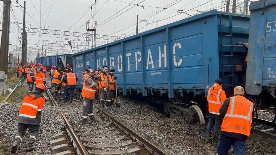 Камера алдында волосатые письки мастурбациялау