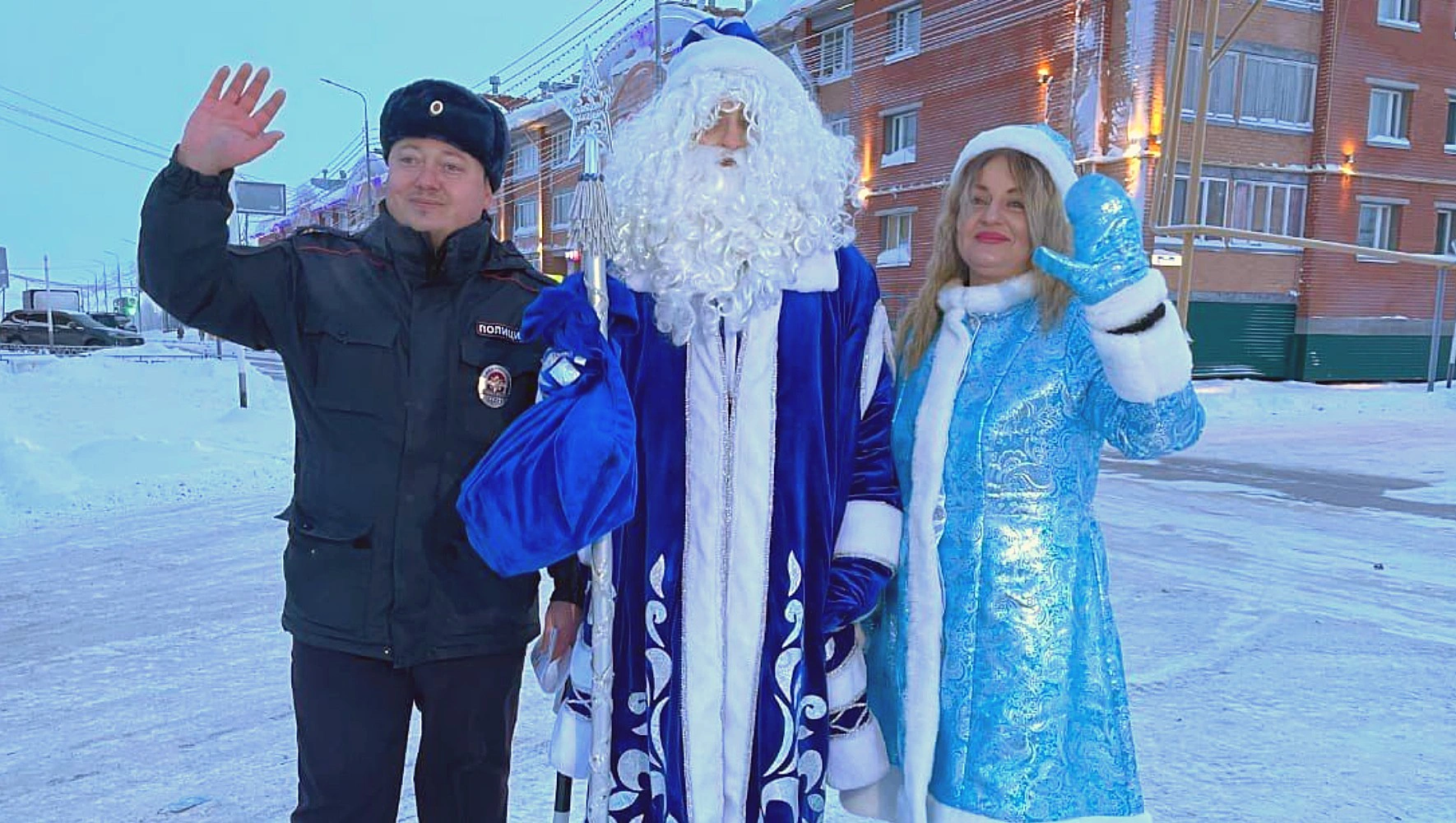 В Тазовском сотрудники ГАИ примеряют новогодние наряды