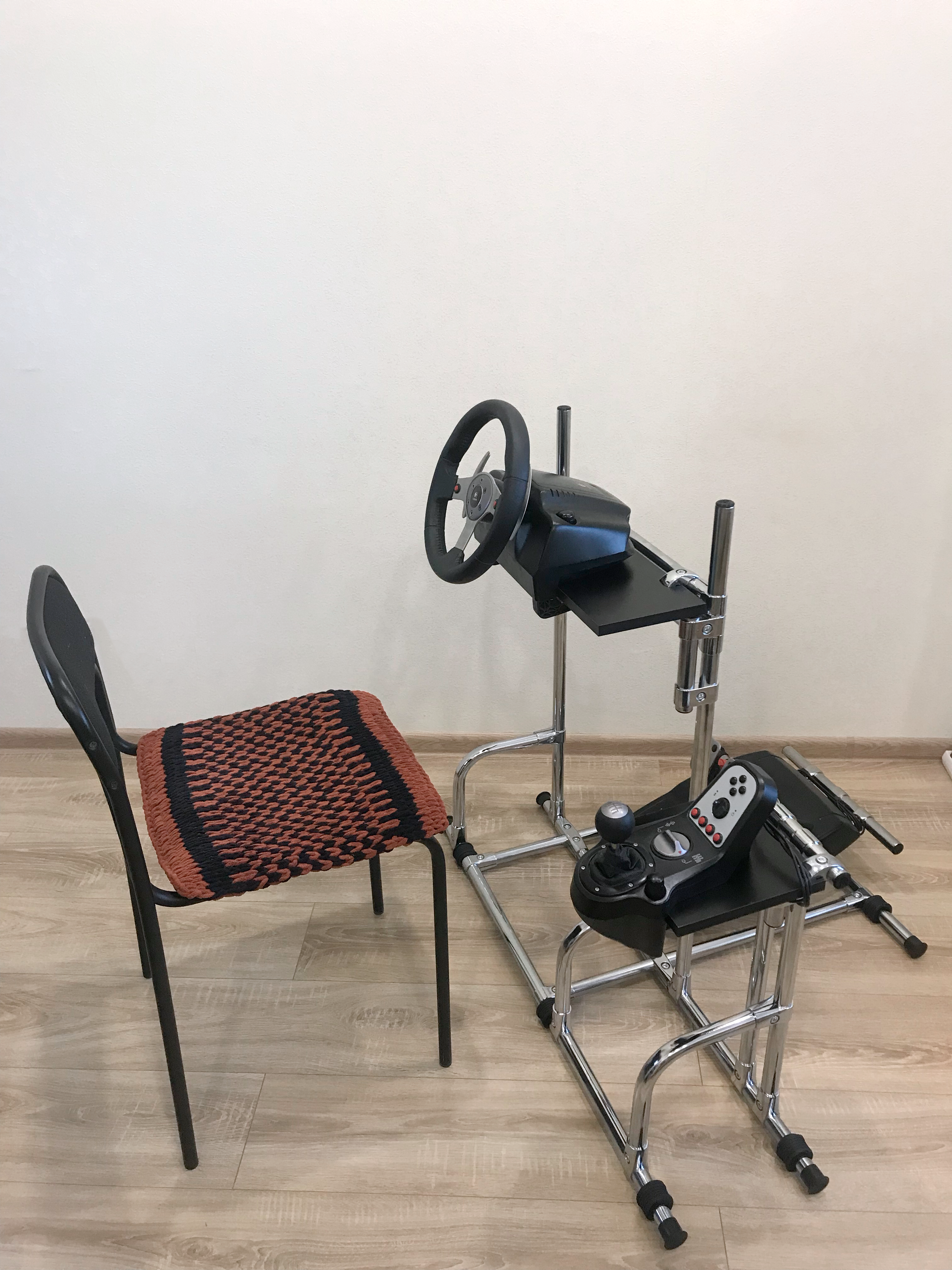 Универсальная стойка для игрового руля с кпп