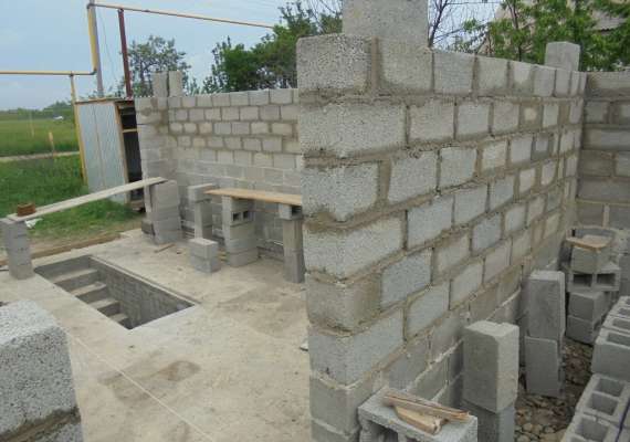 Монтаж каменных стен дома