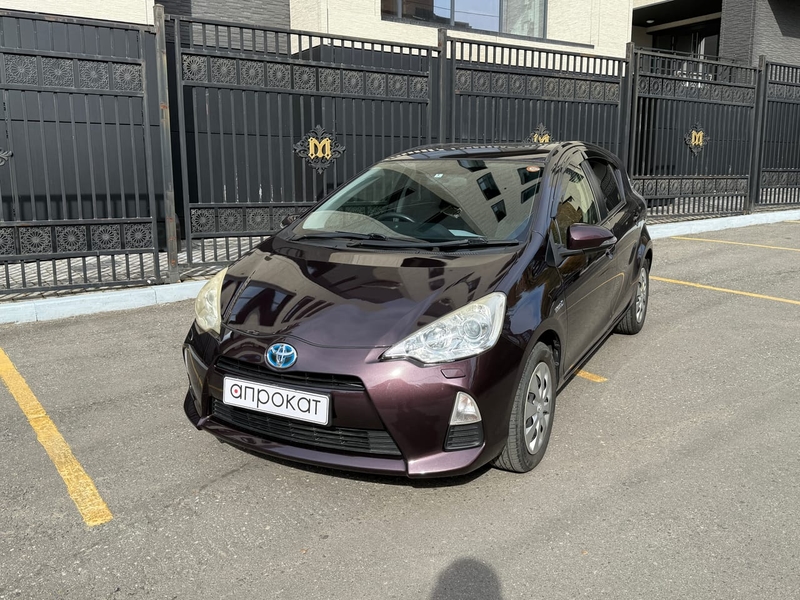 Toyota TOYOTA AQUA HIBRID 2014 — аренда и прокат в Иркутске | А-Прокат